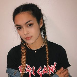 Meet your Posher, Tia